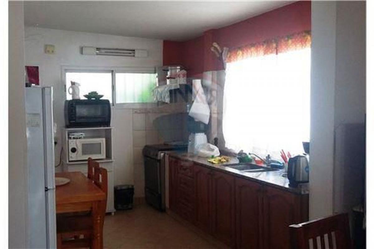 3 bedrooms House in Moreno, Argentina No. 19823