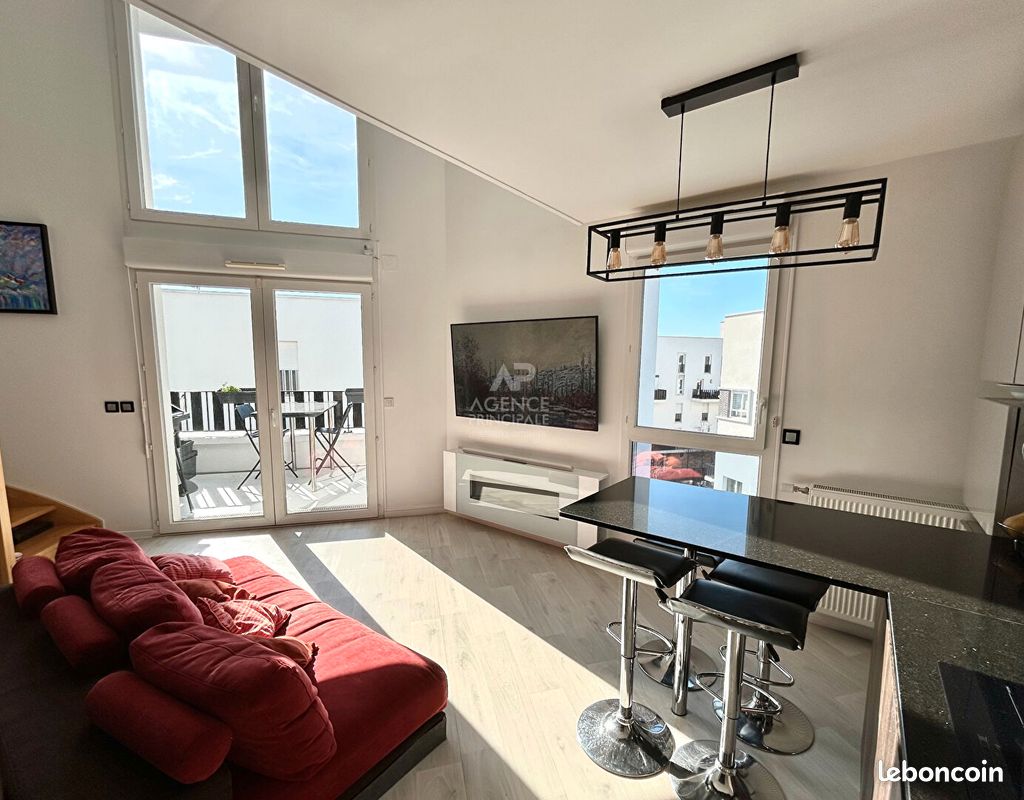 3 chambres Duplex à Poissy, France No. 144899