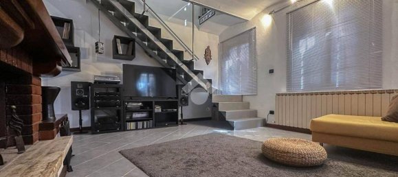 2 bedrooms House in Carpi, Italy No. 292841 2