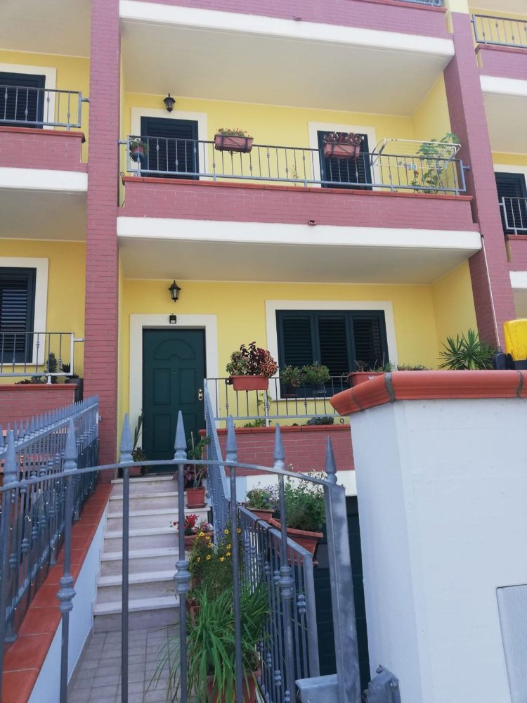 4 rooms House in Giulianova, Italy No. 91042