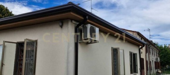 2 bedrooms House in Sanguinetto, Italy No. 267199 3