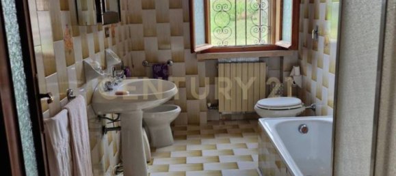 2 bedrooms House in Sanguinetto, Italy No. 267199 9