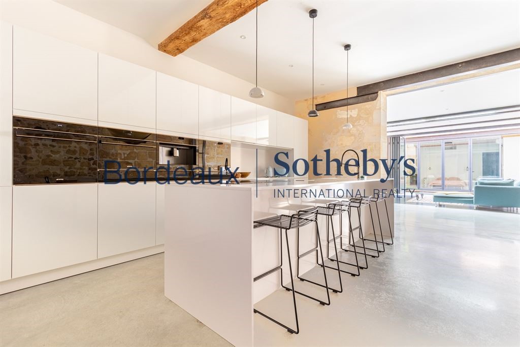 Квартира с 4 спальнями в Бордо, Франция № 322504