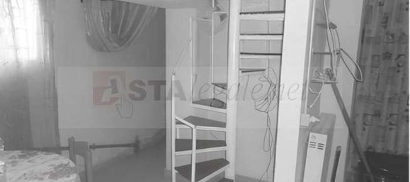 3 rooms Apartment in Lonate Pozzolo, Italy No. 179670 7