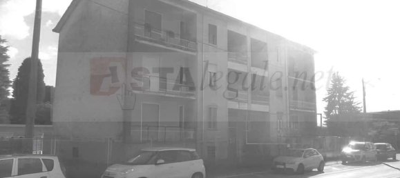 3 rooms Apartment in Lonate Pozzolo, Italy No. 179670 12