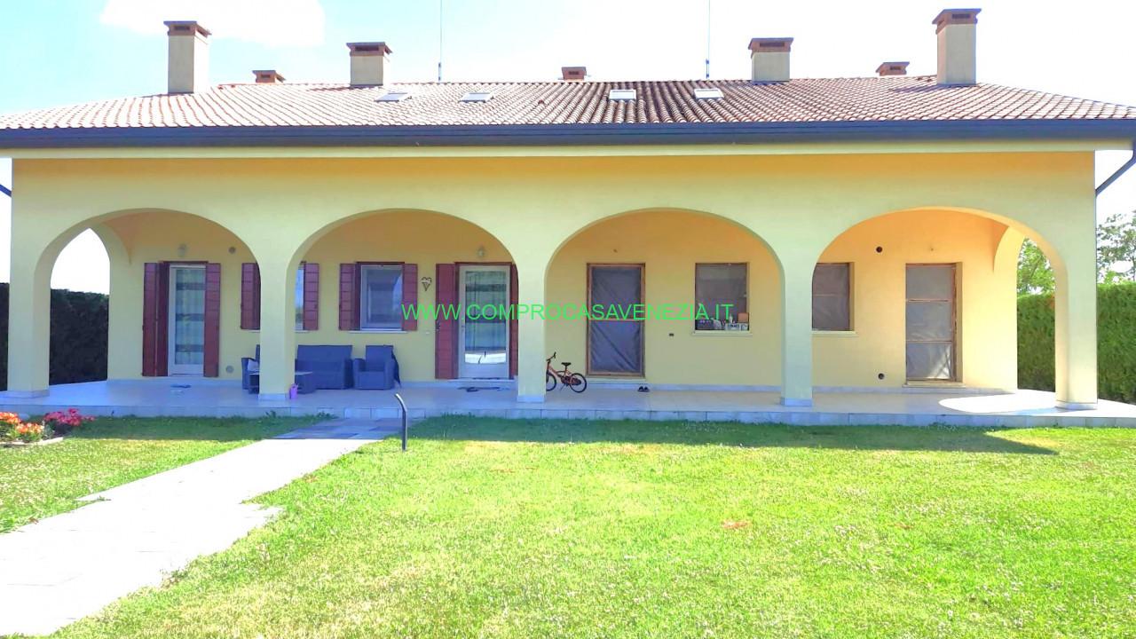 Villa de 6 habitaciónes en Casale sul Sile, Italy No. 236018