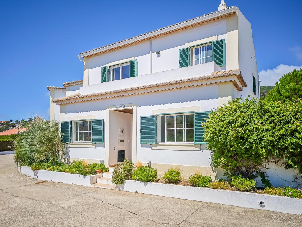 4 bedrooms Villa in Cascais, Portugal No. 297110