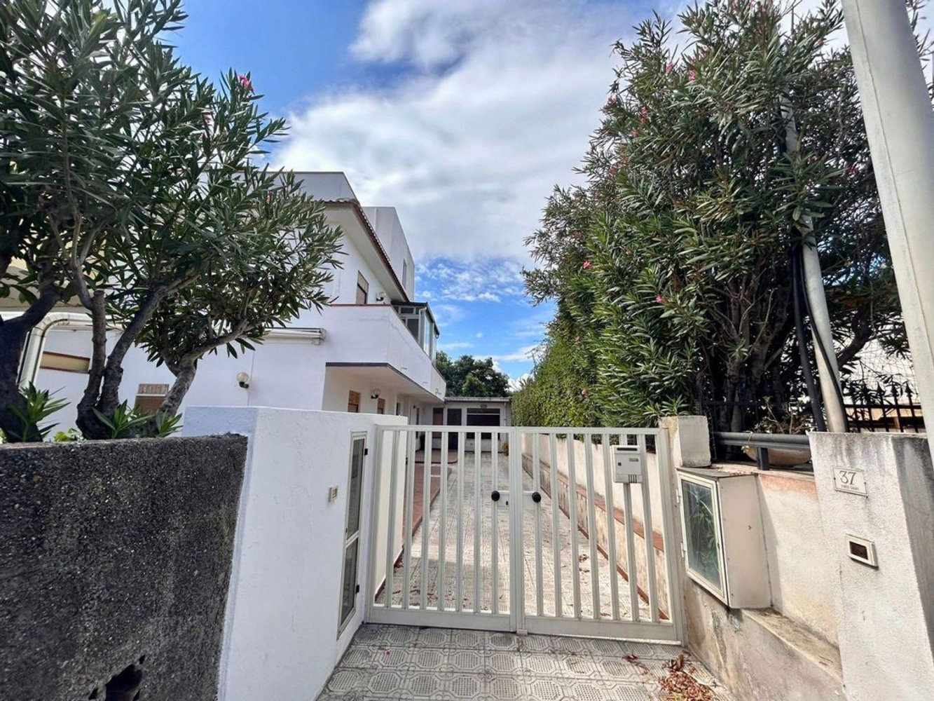 4 rooms House in Barcellona Pozzo di Gotto, Italy No. 120617