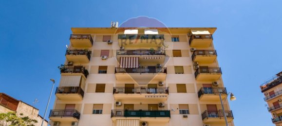 3 bedrooms Apartment in Palermo, Italy No. 83410 3