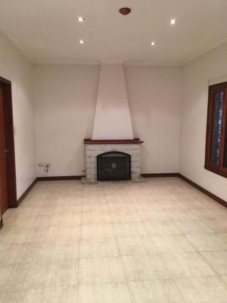 3 bedrooms House in Esteban Echeverria, Argentina No. 12201