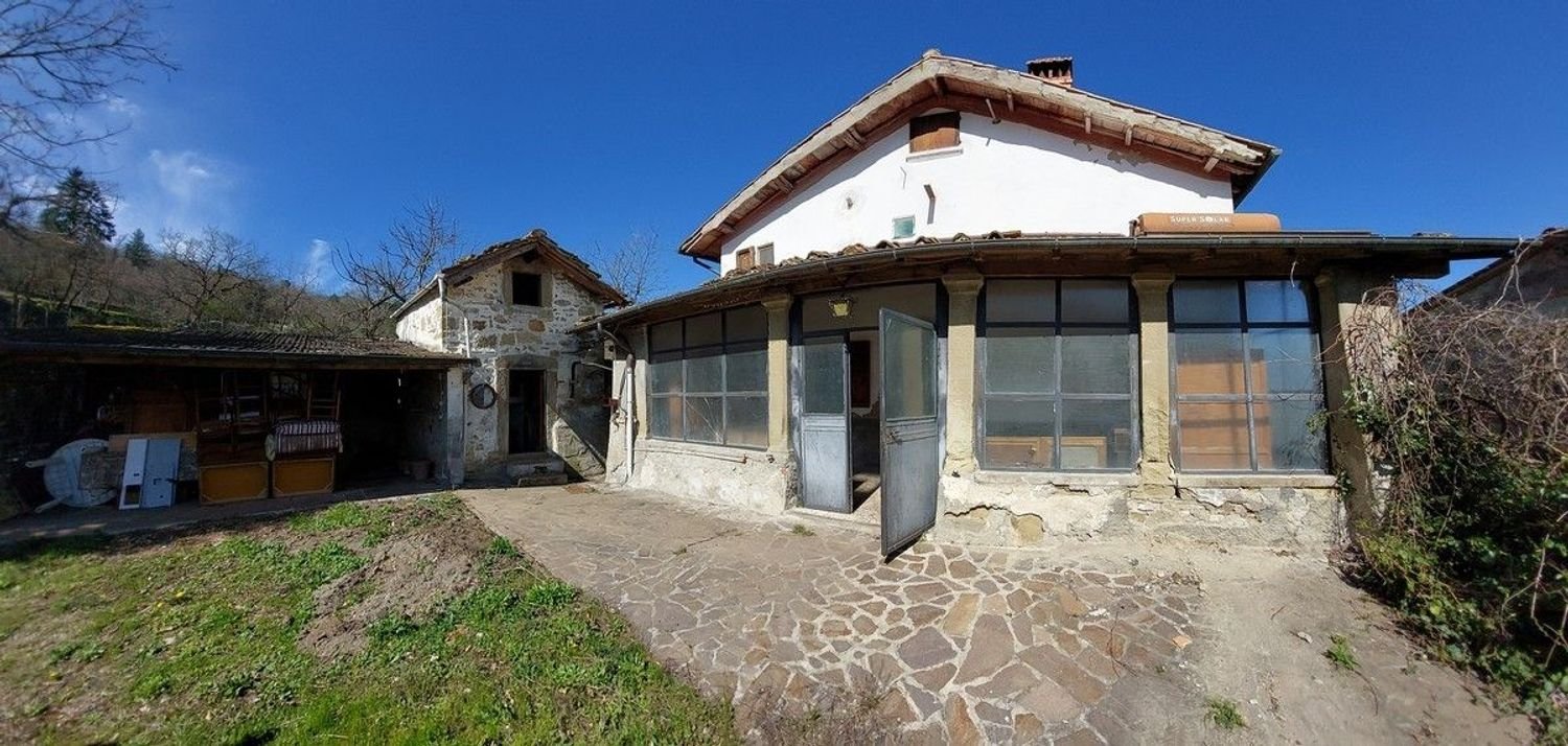4 rooms House in Castel San Niccolò, Italy No. 212888
