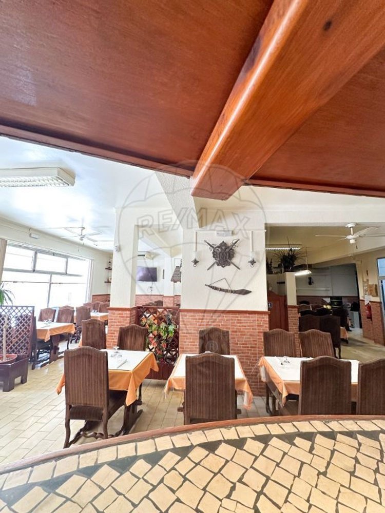 125m² Commercial property in Cartaxo, Portugal No. 64963