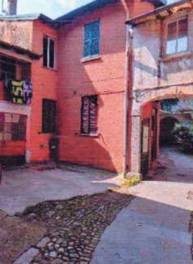 3 Schlafzimmer Haus in Duno, Italy, Nr. 359558