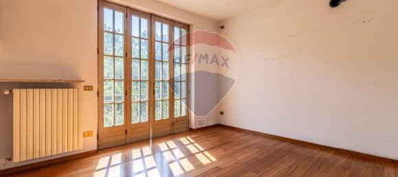 4 bedrooms House in Strona, Italy No. 371953 9