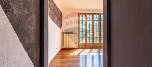 4 bedrooms House in Strona, Italy No. 371953 8