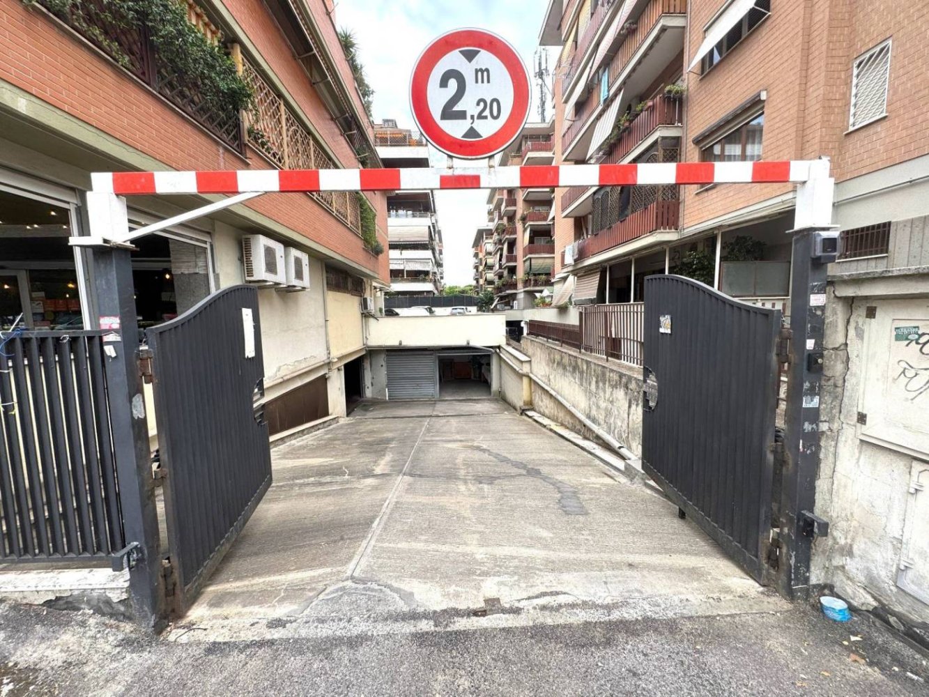 Garage in Rome, Italy 16m², Nr. 272811