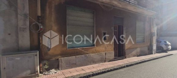 Casa de 4 habitaciónes en Santa Teresa di Riva, Italy No. 19071 5