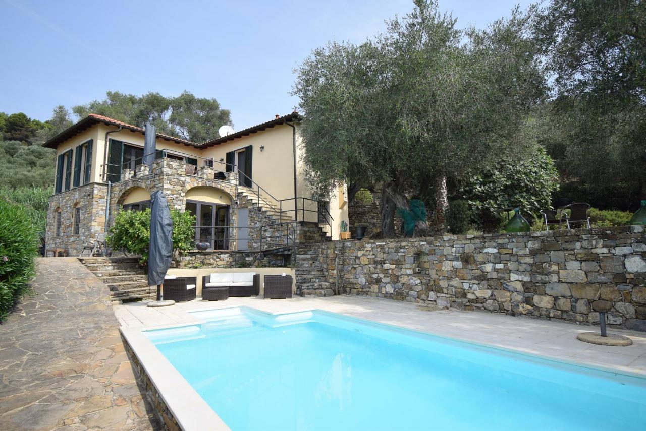 Villa de 6 divisões em Diano San Pietro, Italy N.º 115151