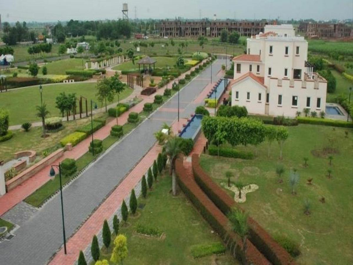  Land in Chandigarh, India No. 33930