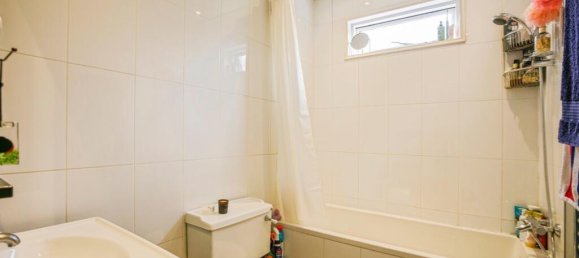 2 Schlafzimmer Haus in Kenley, United Kingdom, Nr. 8037 5