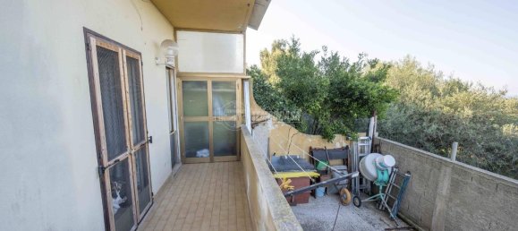 Дом с 4 комнатами в Мессина, Италия № 132460 11