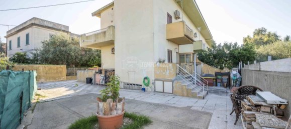 Дом с 4 комнатами в Мессина, Италия № 132460 9