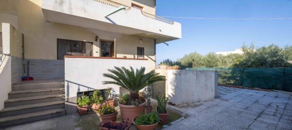 Дом с 4 комнатами в Мессина, Италия № 132460 20