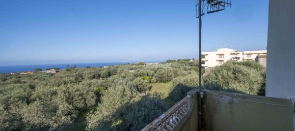 Дом с 4 комнатами в Мессина, Италия № 132460 12