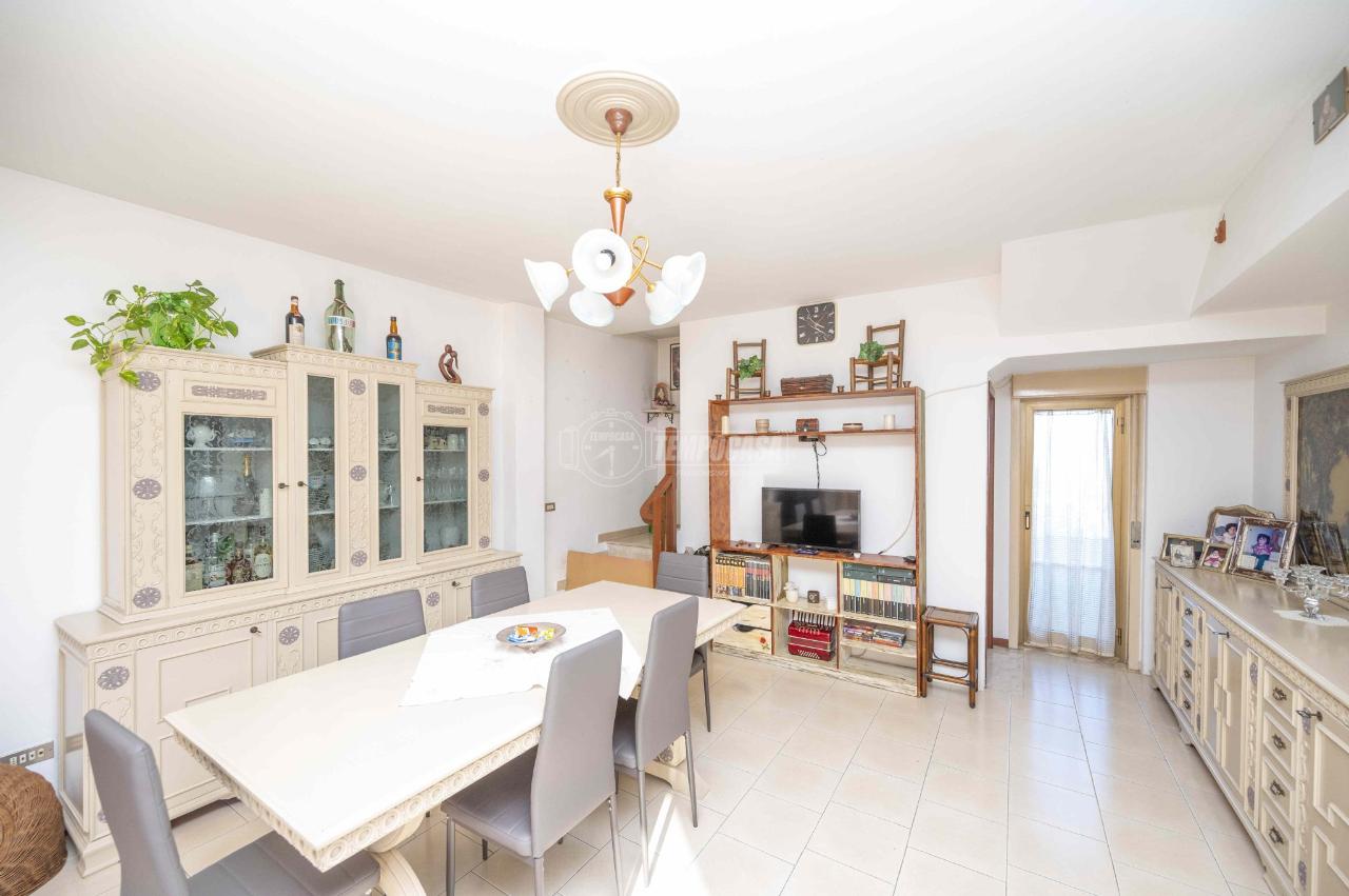 Дом с 4 комнатами в Мессина, Италия № 132460