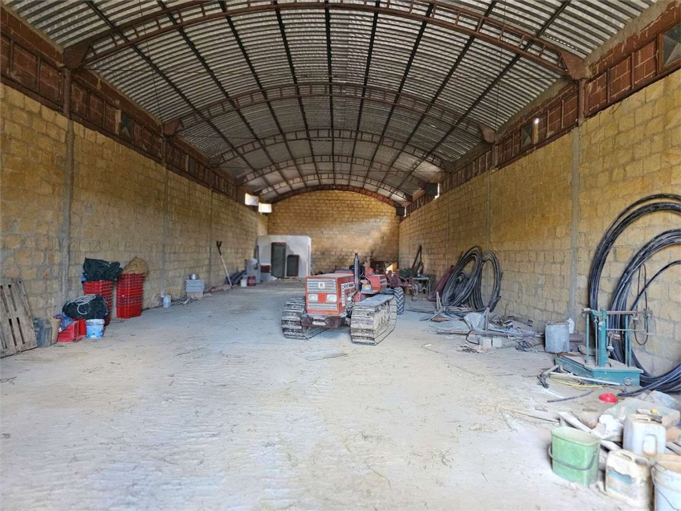 330m² Warehouse in Enna, Italy No. 78648