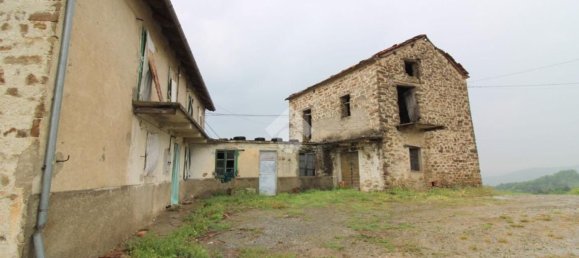 8 rooms House in San Giorgio Scarampi, Italy No. 114733 3