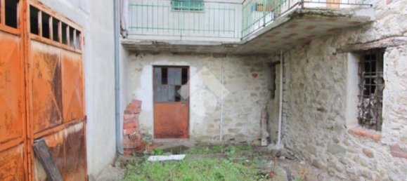 8 rooms House in San Giorgio Scarampi, Italy No. 114733 10