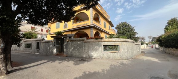 Villa de 9 habitaciónes en Castel Volturno, Italy No. 115201 4