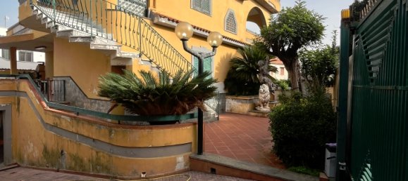 Villa de 9 habitaciónes en Castel Volturno, Italy No. 115201 9