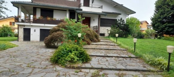 5 rooms Villa in Canegrate, Italy No. 23798 2