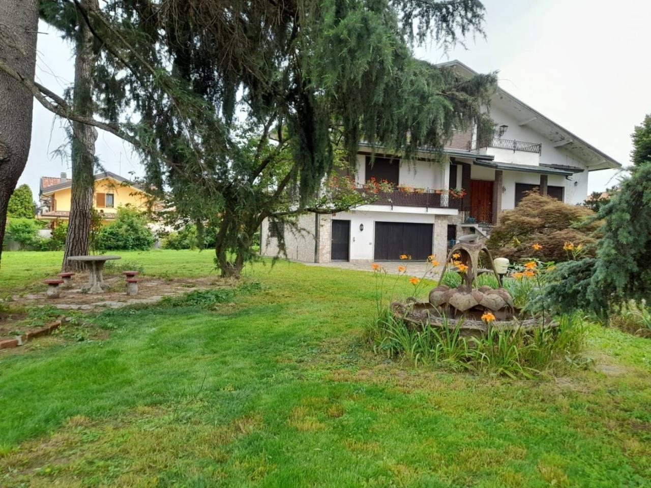 5 rooms Villa in Canegrate, Italy No. 23798