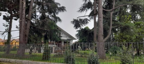 5 rooms Villa in Canegrate, Italy No. 23798 3