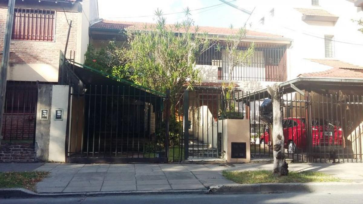 Casa de 3 dormitorios en Vicente López, Argentina No. 8586