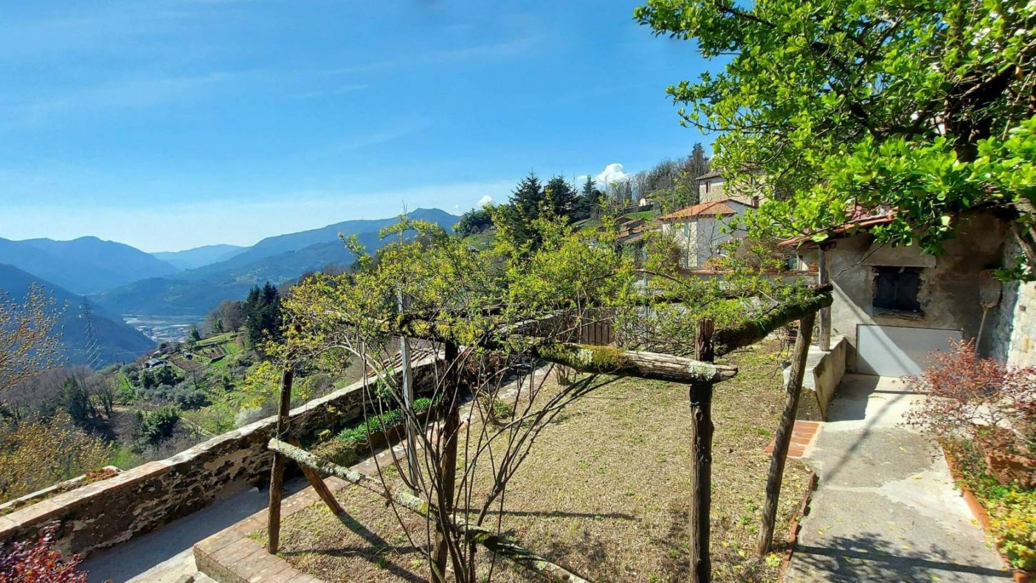 2 bedrooms House in Bagni di Lucca, Italy No. 145352