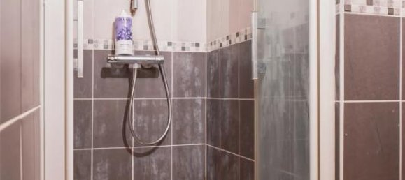 Casa de 3 dormitorios en Rhone, France No. 240298 8