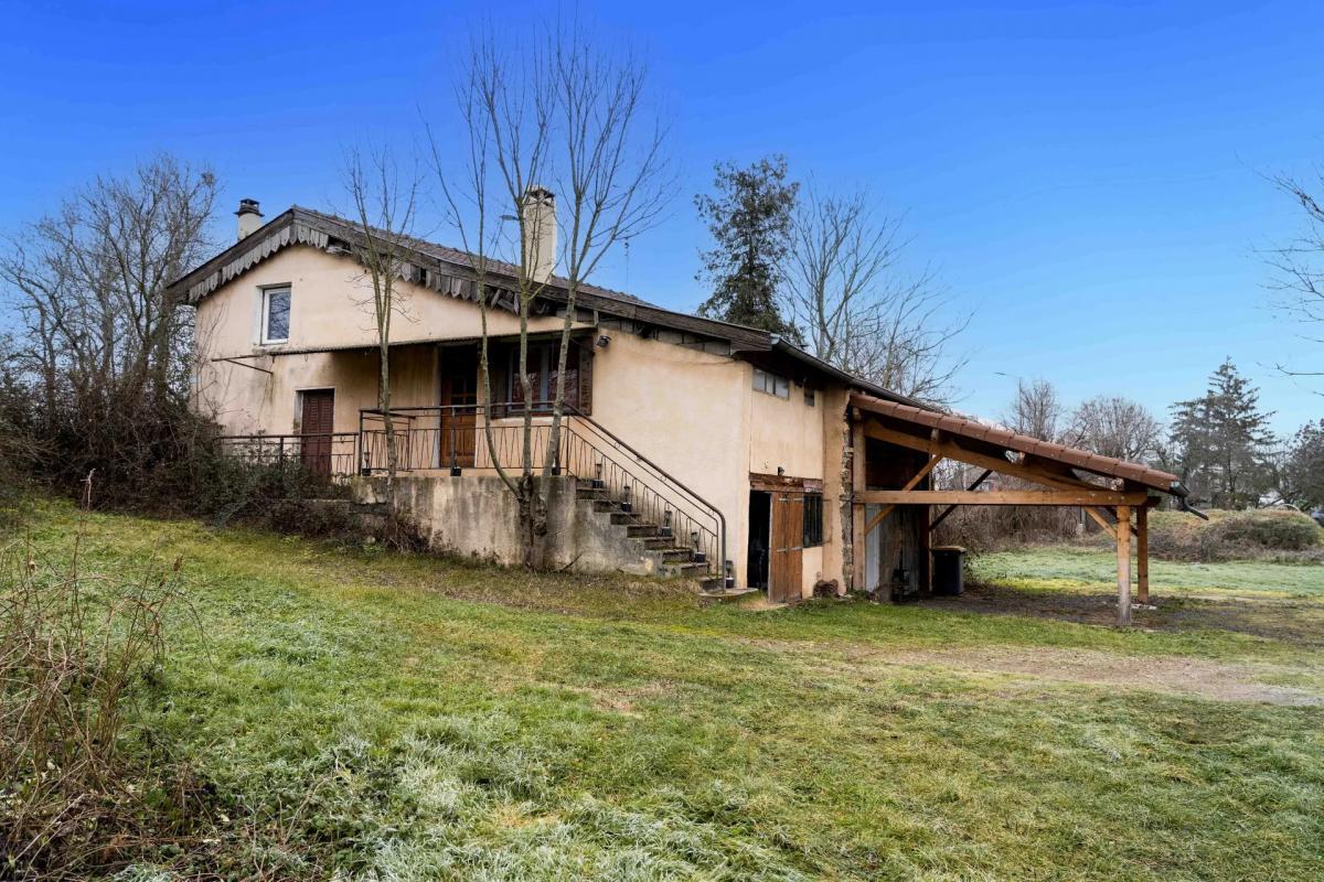 Casa de 3 dormitorios en Rhone, France No. 240298