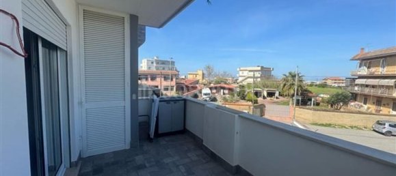 Apartamento de 2 dormitorios en Fiumicino, Italy No. 359152 3