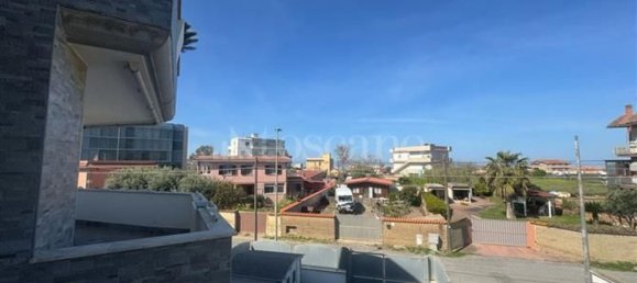Apartamento de 2 dormitorios en Fiumicino, Italy No. 359152 2