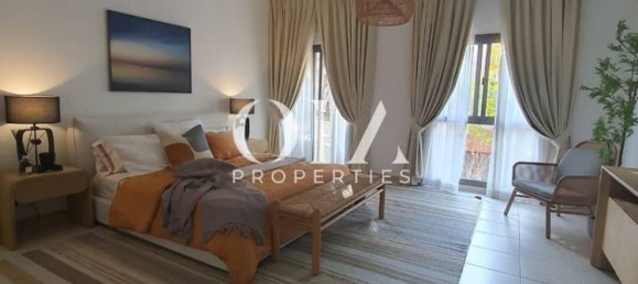 4 bedrooms Villa in Abu Dhabi, UAE No. 20120 10