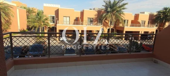 4 bedrooms Villa in Abu Dhabi, UAE No. 20120 4