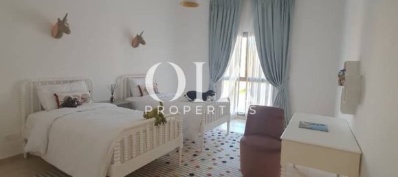 4 bedrooms Villa in Abu Dhabi, UAE No. 20120 11