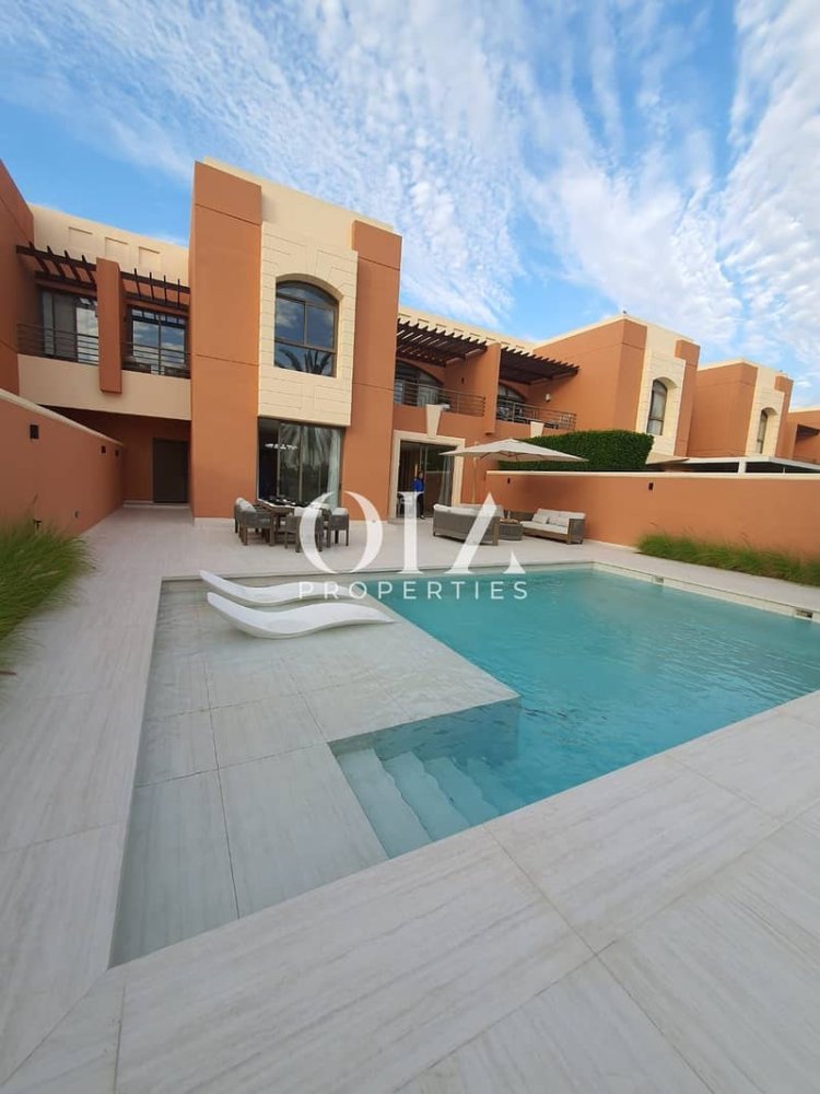 4 bedrooms Villa in Abu Dhabi, UAE No. 20120