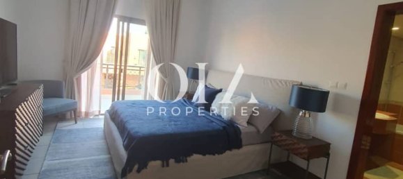 4 bedrooms Villa in Abu Dhabi, UAE No. 20120 12