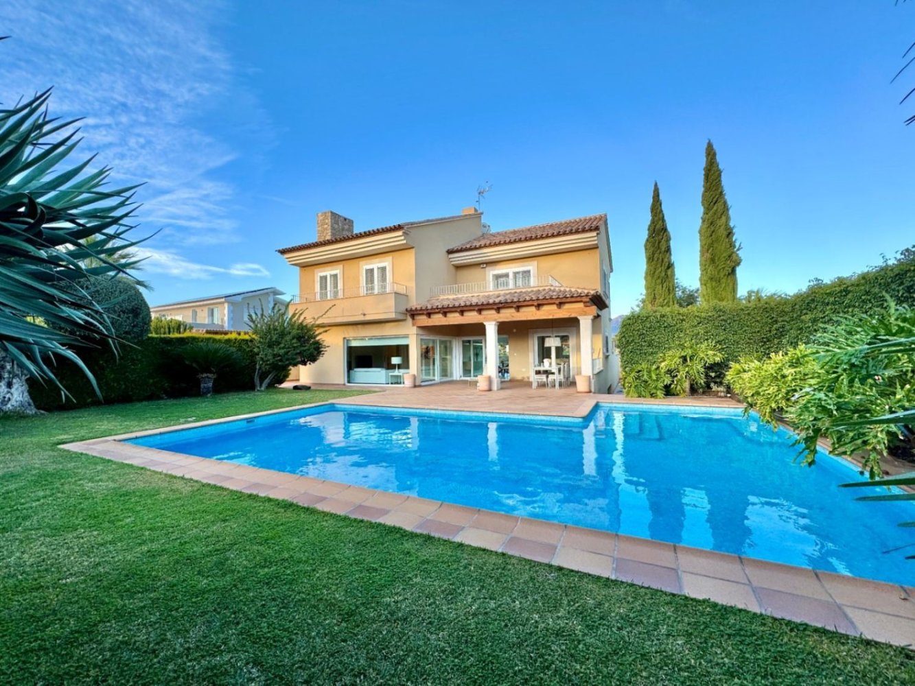 6 bedrooms Villa in Alicante, Spain No. 89020