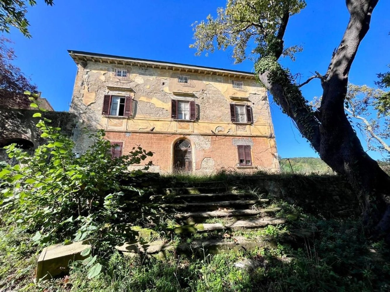 14 rooms Apartment in Collesalvetti, Italy No. 104994